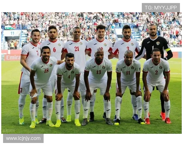 越南足球小个子球星崭露头角其出色技术与突破能力引人关注